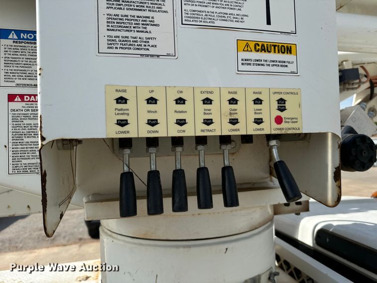 image for item NQ9624 2015 Ford F550 Super Duty bucket truck