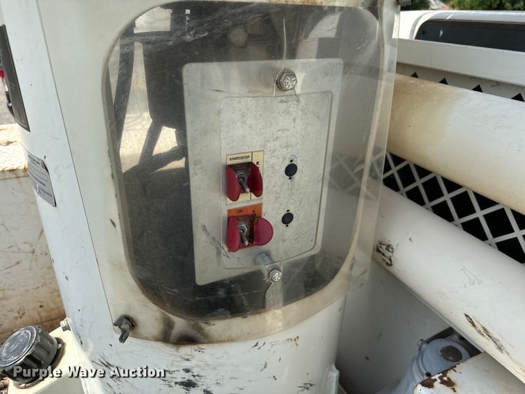 image for item NQ9624 2015 Ford F550 Super Duty bucket truck