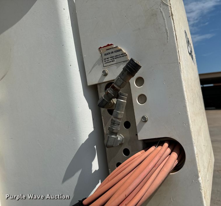 image for item NQ9624 2015 Ford F550 Super Duty bucket truck