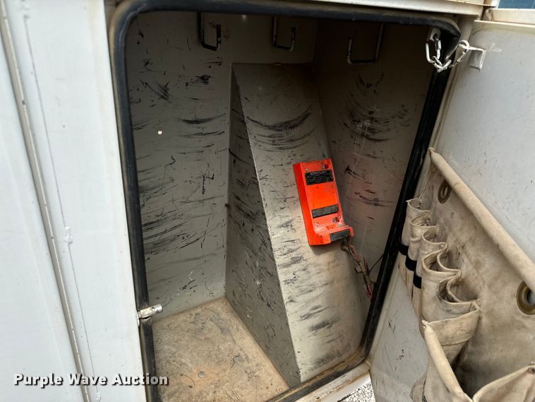 image for item NQ9624 2015 Ford F550 Super Duty bucket truck