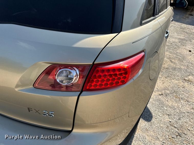 image for item NR9855 2003 Infiniti FX35 SUV