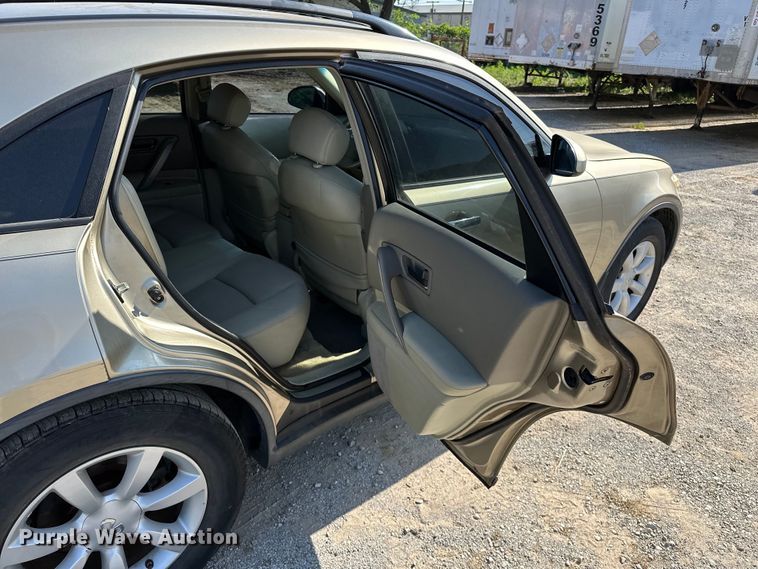 image for item NR9855 2003 Infiniti FX35 SUV