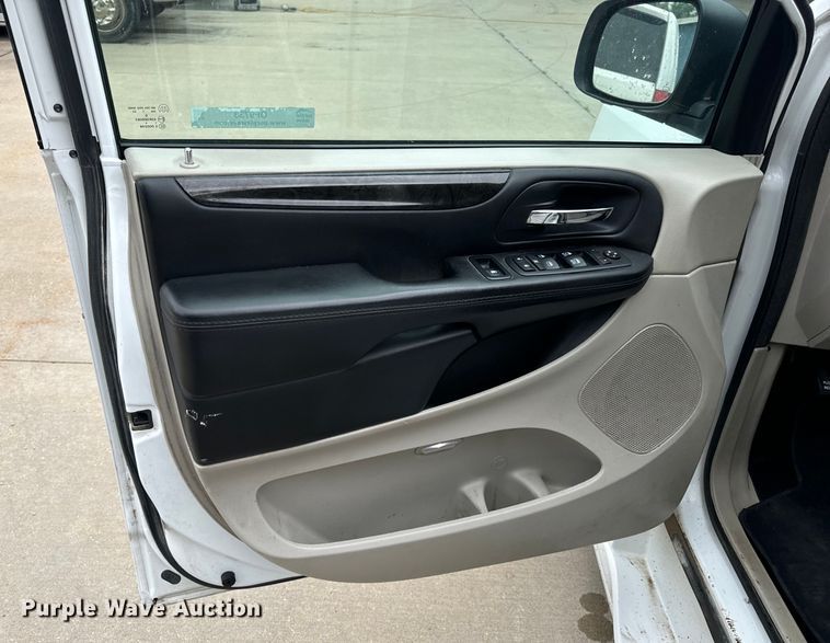 image for item OF9733 2017 Dodge Grand Caravan handicap accessible van