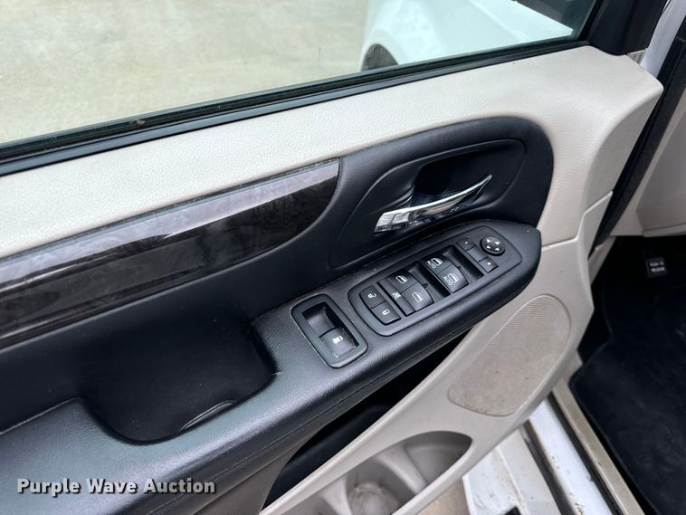 image for item OF9733 2017 Dodge Grand Caravan handicap accessible van