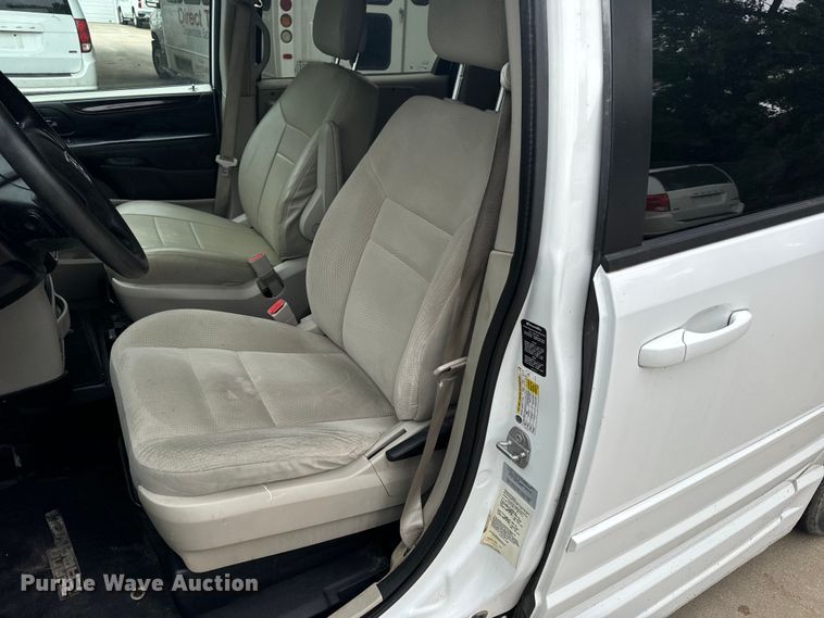 image for item OF9733 2017 Dodge Grand Caravan handicap accessible van