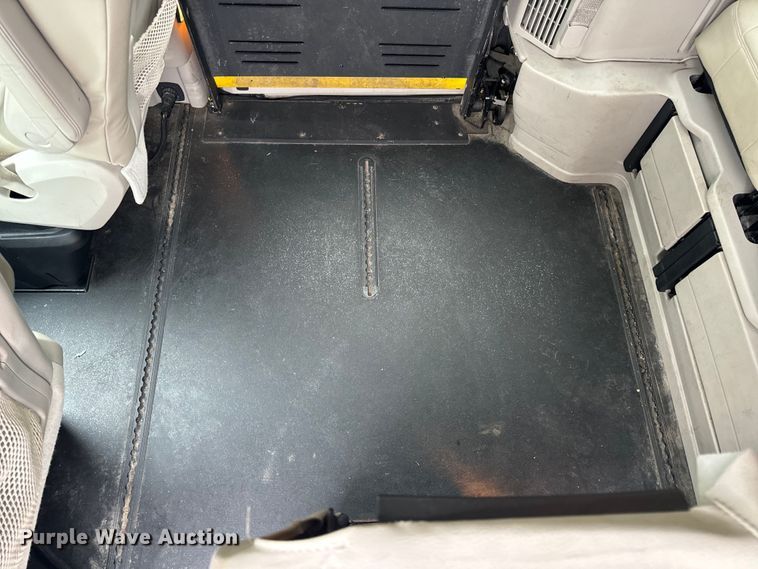 image for item OF9733 2017 Dodge Grand Caravan handicap accessible van