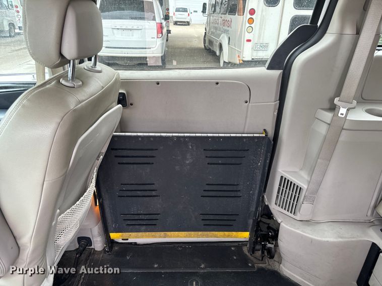 image for item OF9733 2017 Dodge Grand Caravan handicap accessible van