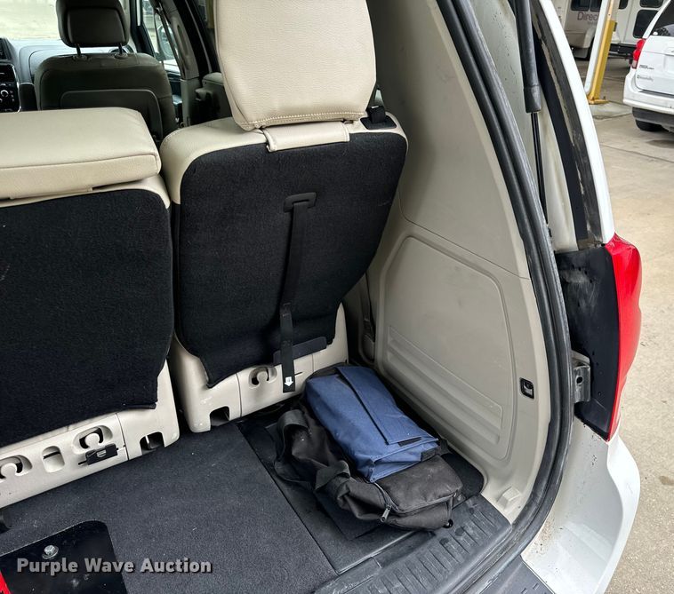 image for item OF9733 2017 Dodge Grand Caravan handicap accessible van