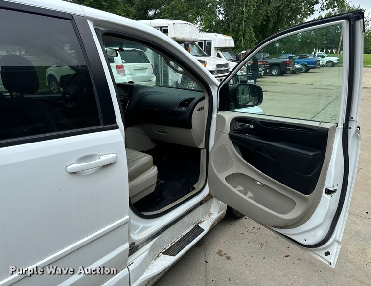 image for item OF9733 2017 Dodge Grand Caravan handicap accessible van