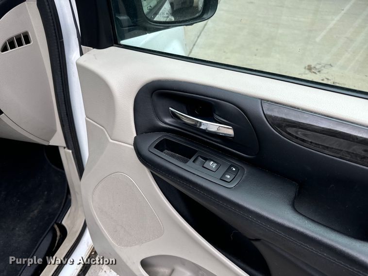 image for item OF9733 2017 Dodge Grand Caravan handicap accessible van