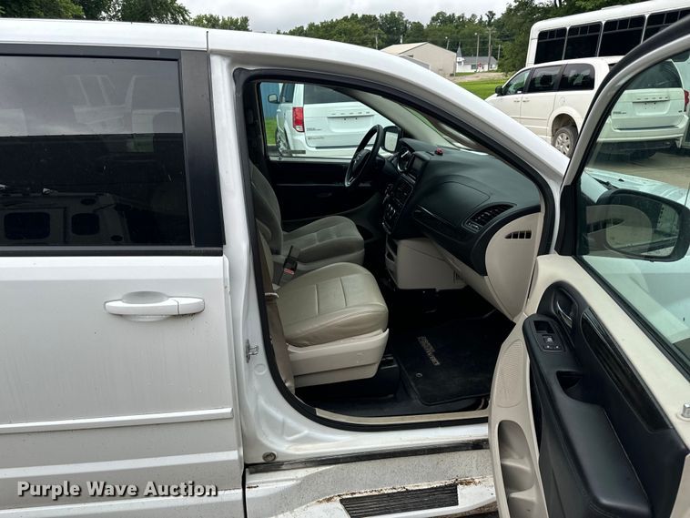 image for item OF9733 2017 Dodge Grand Caravan handicap accessible van