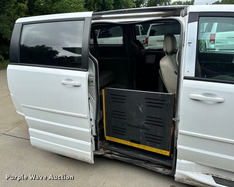 image for item OF9733 2017 Dodge Grand Caravan handicap accessible van