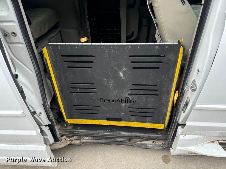 image for item OF9733 2017 Dodge Grand Caravan handicap accessible van
