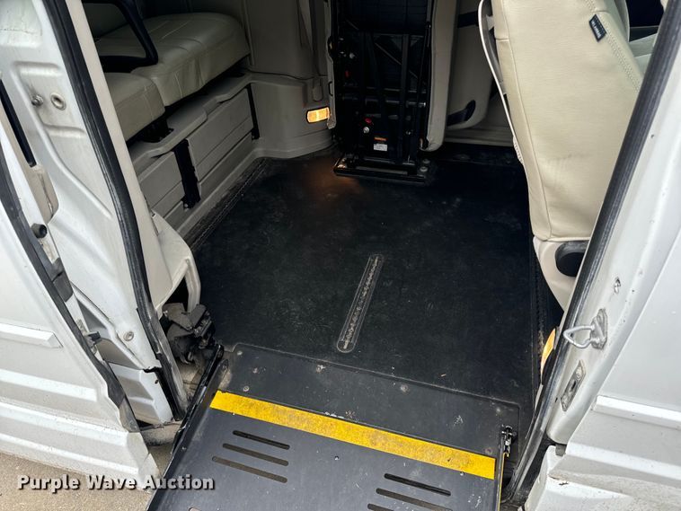 image for item OF9733 2017 Dodge Grand Caravan handicap accessible van