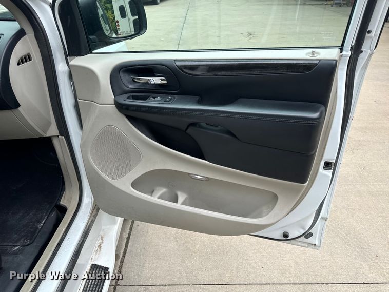 image for item OF9737 2015 Dodge Grand Caravan handicap accessible van