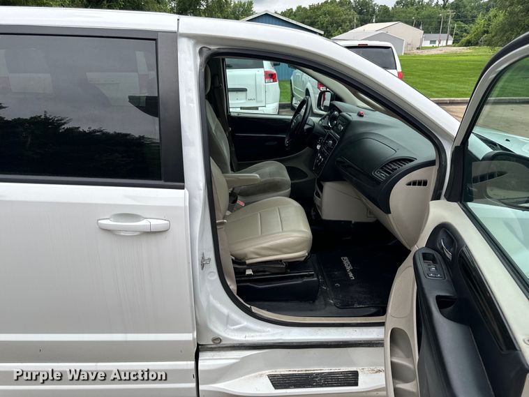 image for item OF9737 2015 Dodge Grand Caravan handicap accessible van