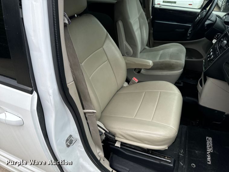 image for item OF9737 2015 Dodge Grand Caravan handicap accessible van
