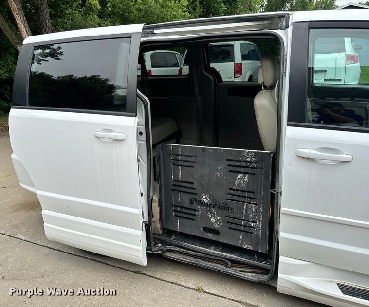 image for item OF9737 2015 Dodge Grand Caravan handicap accessible van