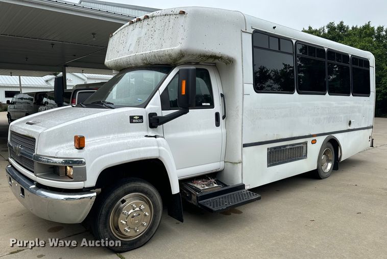 image for item OF9740 2009 Chevrolet  C5500 shuttle bus