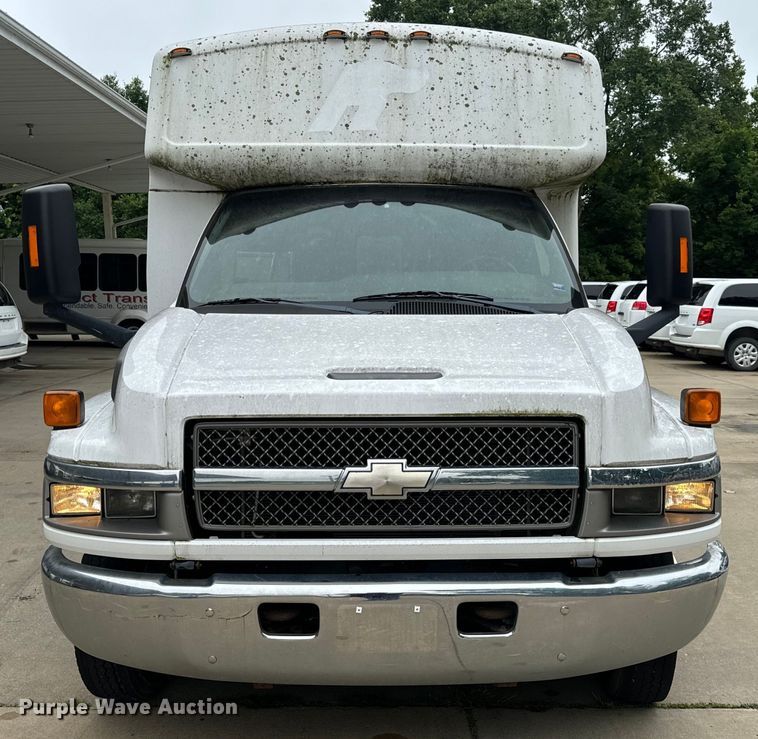image for item OF9740 2009 Chevrolet  C5500 shuttle bus