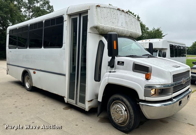 image for item OF9740 2009 Chevrolet  C5500 shuttle bus