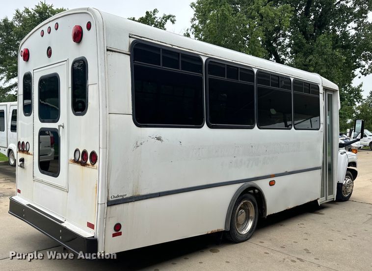 image for item OF9740 2009 Chevrolet  C5500 shuttle bus