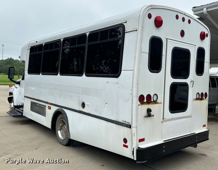 image for item OF9740 2009 Chevrolet  C5500 shuttle bus