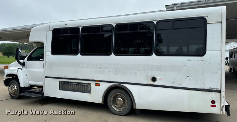 image for item OF9740 2009 Chevrolet  C5500 shuttle bus
