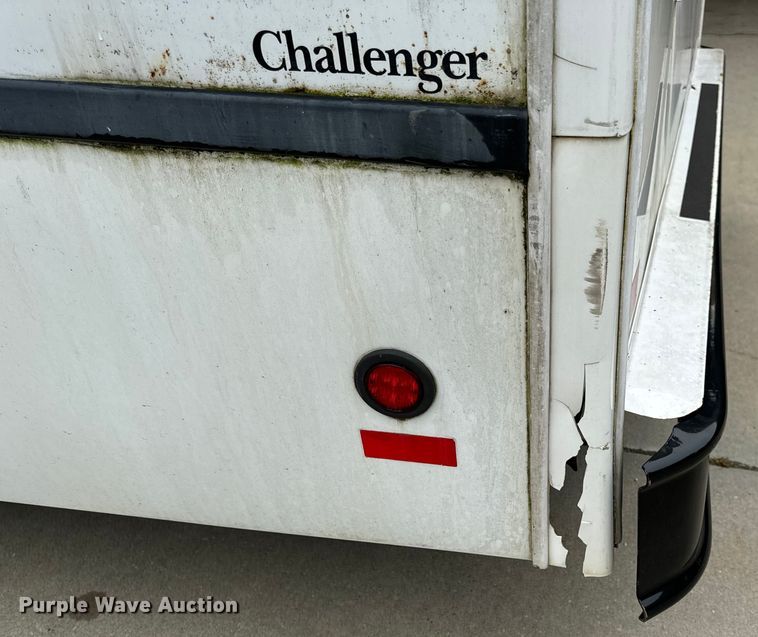 image for item OF9740 2009 Chevrolet  C5500 shuttle bus