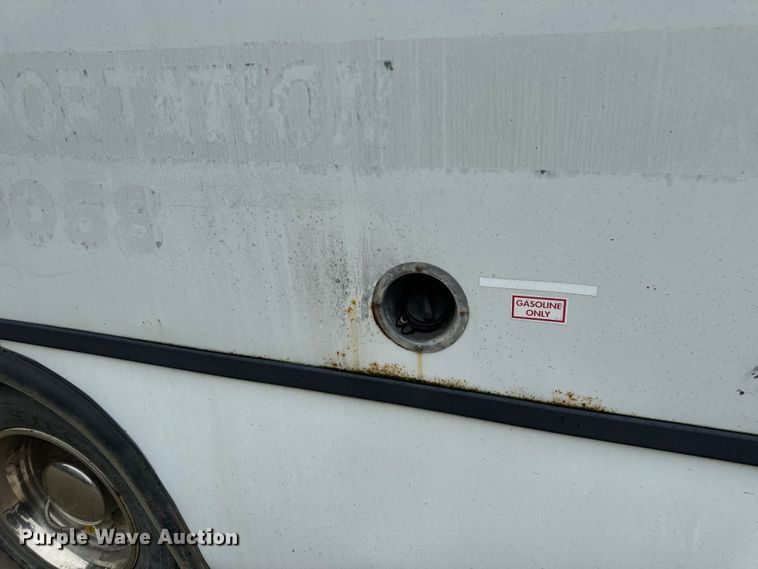 image for item OF9740 2009 Chevrolet  C5500 shuttle bus