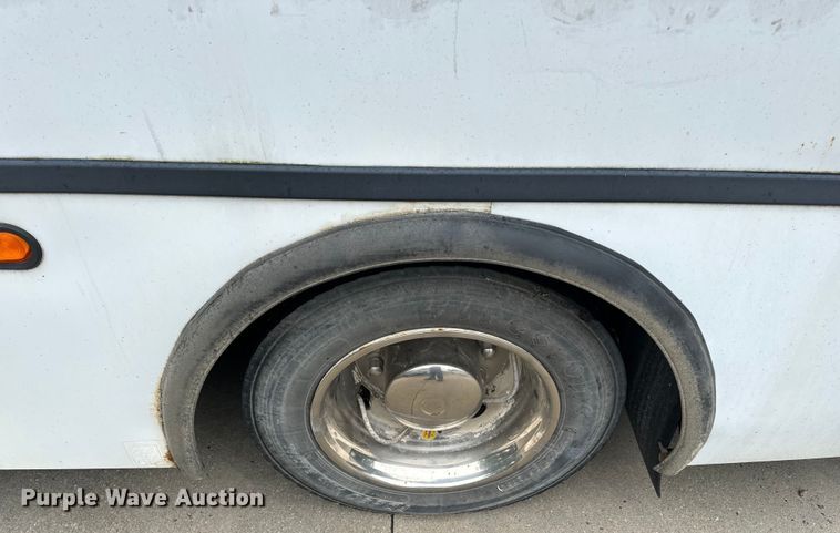 image for item OF9740 2009 Chevrolet  C5500 shuttle bus