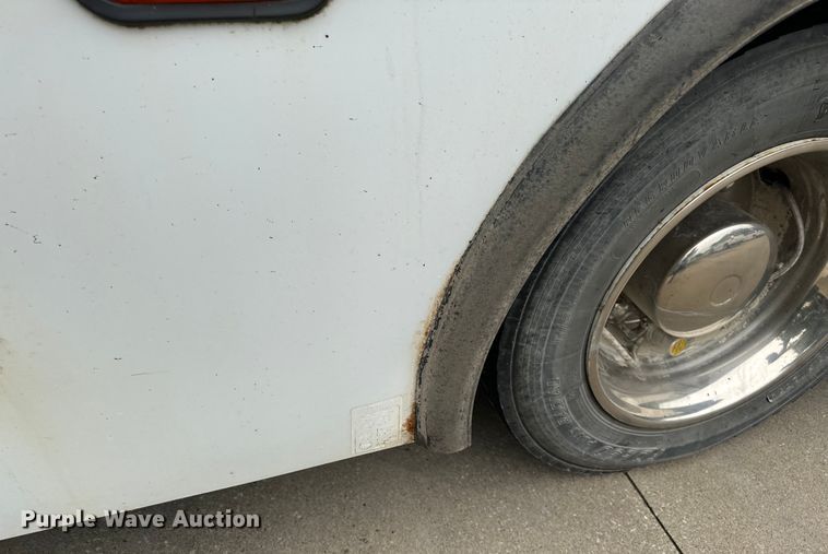 image for item OF9740 2009 Chevrolet  C5500 shuttle bus