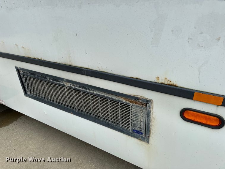 image for item OF9740 2009 Chevrolet  C5500 shuttle bus