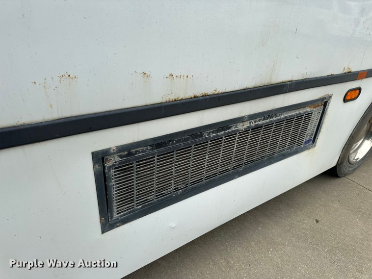 image for item OF9740 2009 Chevrolet  C5500 shuttle bus