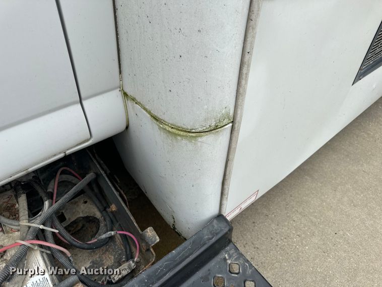 image for item OF9740 2009 Chevrolet  C5500 shuttle bus