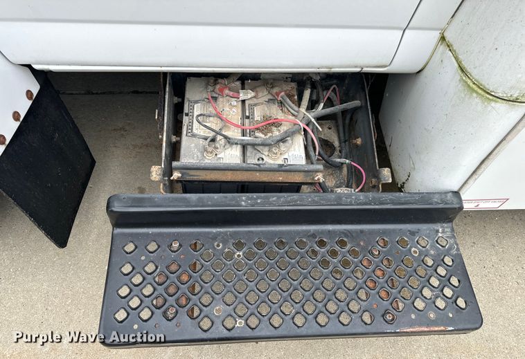 image for item OF9740 2009 Chevrolet  C5500 shuttle bus