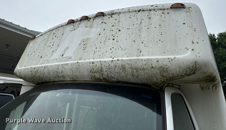 image for item OF9740 2009 Chevrolet  C5500 shuttle bus