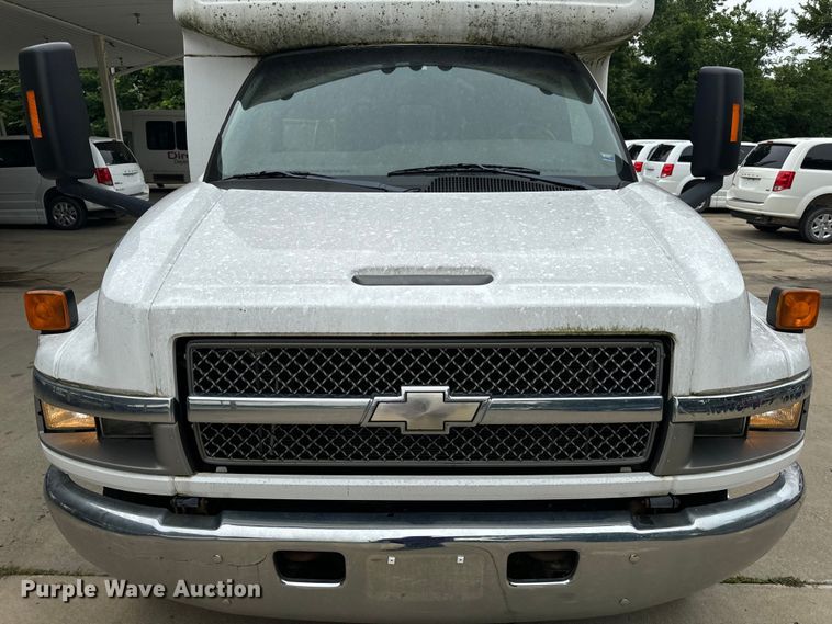 image for item OF9740 2009 Chevrolet  C5500 shuttle bus