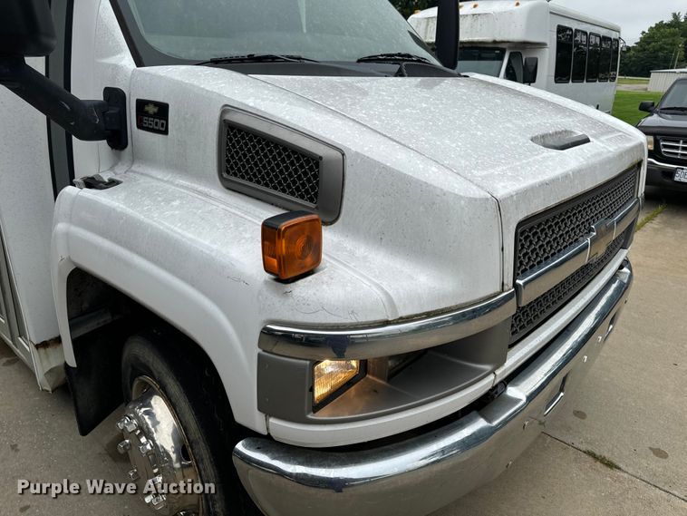 image for item OF9740 2009 Chevrolet  C5500 shuttle bus