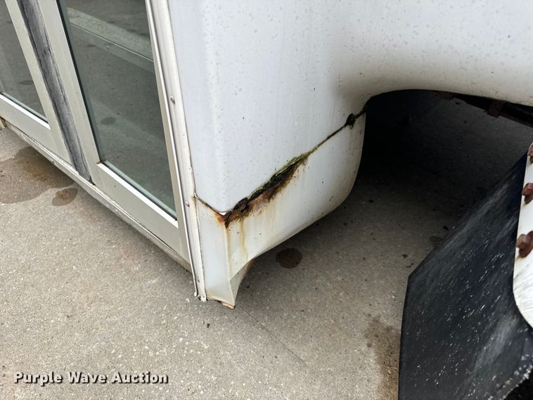 image for item OF9740 2009 Chevrolet  C5500 shuttle bus