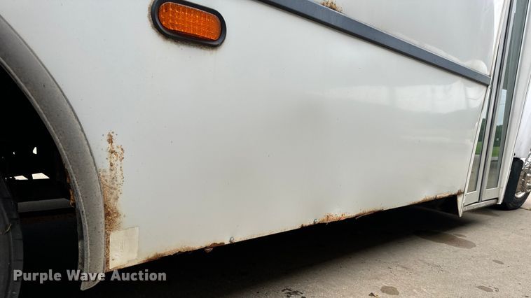 image for item OF9740 2009 Chevrolet  C5500 shuttle bus