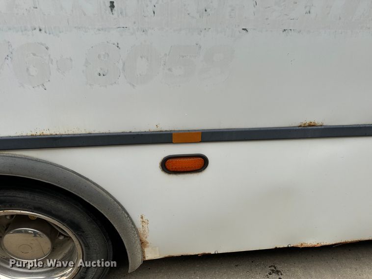 image for item OF9740 2009 Chevrolet  C5500 shuttle bus