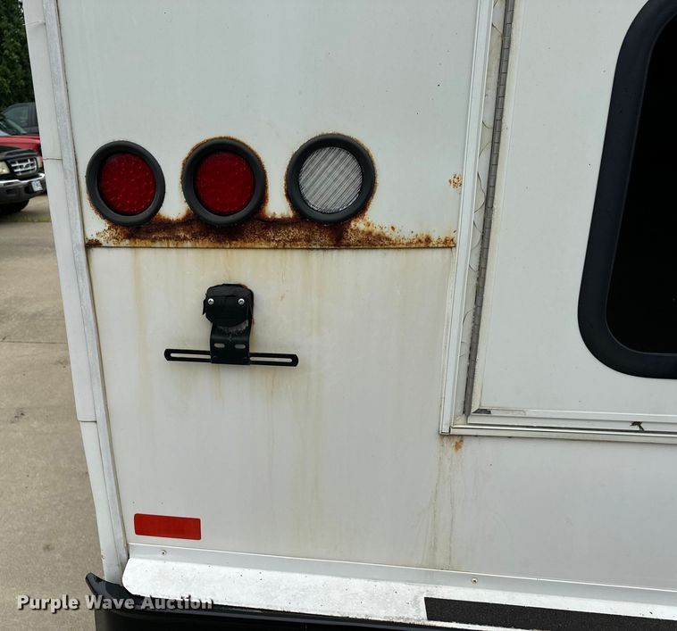 image for item OF9740 2009 Chevrolet  C5500 shuttle bus