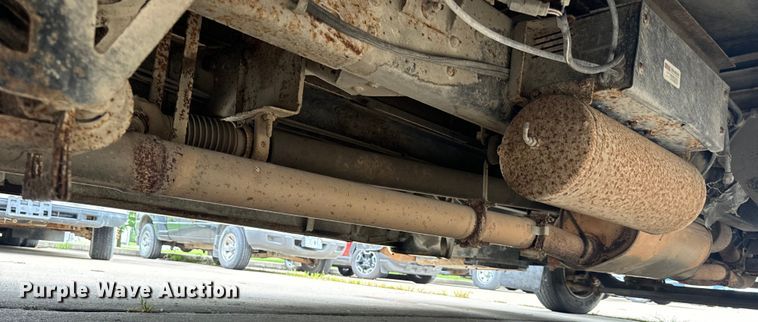 image for item OF9740 2009 Chevrolet  C5500 shuttle bus