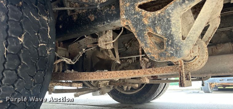 image for item OF9740 2009 Chevrolet  C5500 shuttle bus