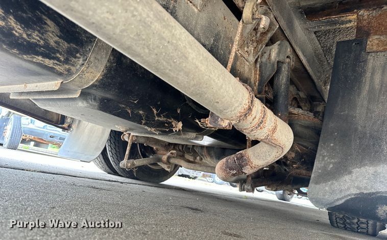 image for item OF9740 2009 Chevrolet  C5500 shuttle bus