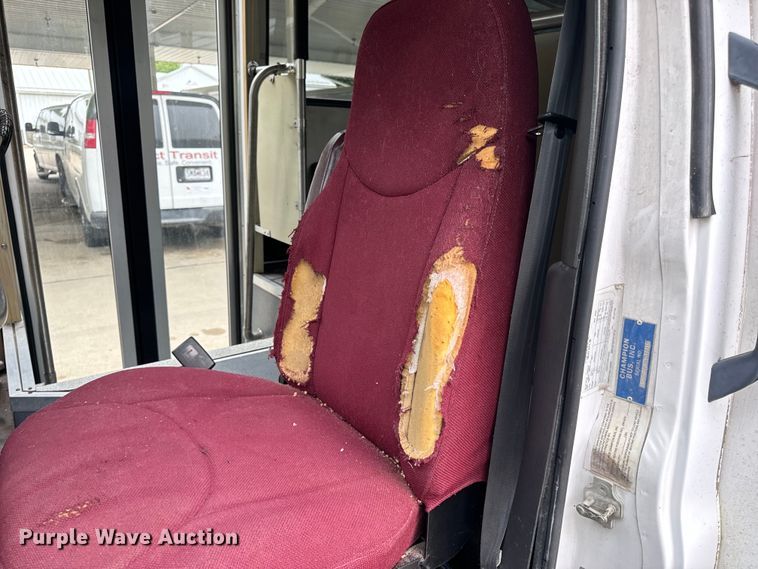 image for item OF9740 2009 Chevrolet  C5500 shuttle bus