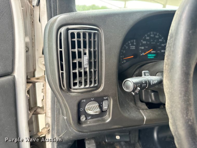 image for item OF9740 2009 Chevrolet  C5500 shuttle bus