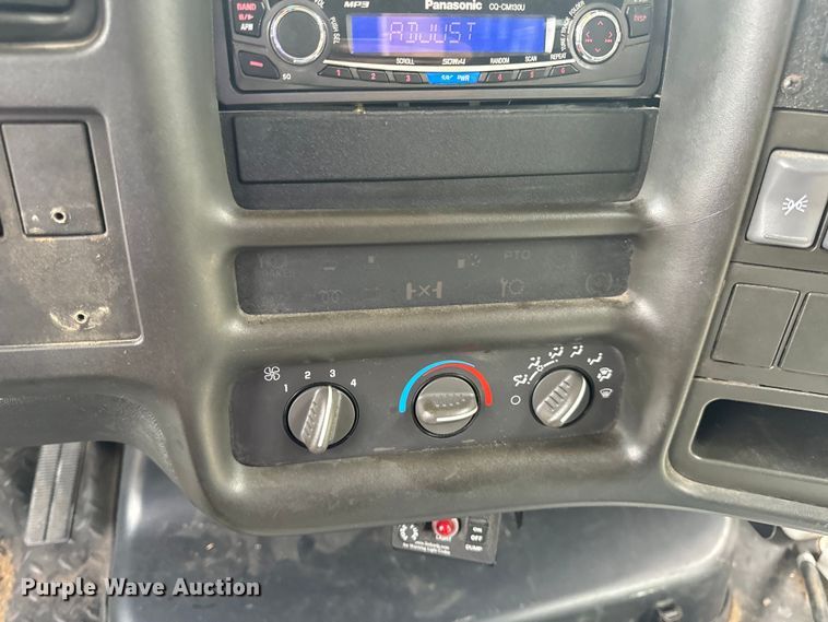 image for item OF9740 2009 Chevrolet  C5500 shuttle bus