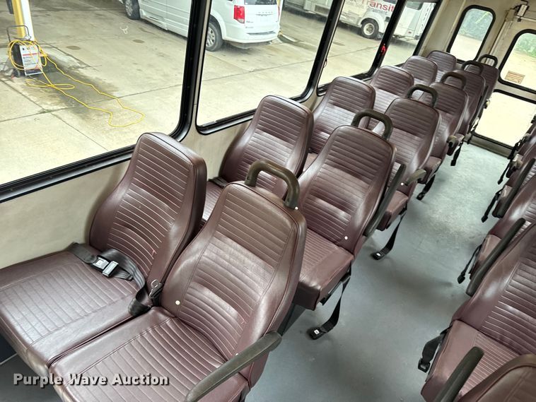 image for item OF9740 2009 Chevrolet  C5500 shuttle bus